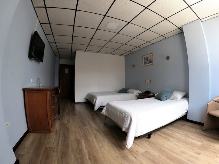 Habitación Doble Estándar en Hotel Italia Cuenca — perfecta para parejas